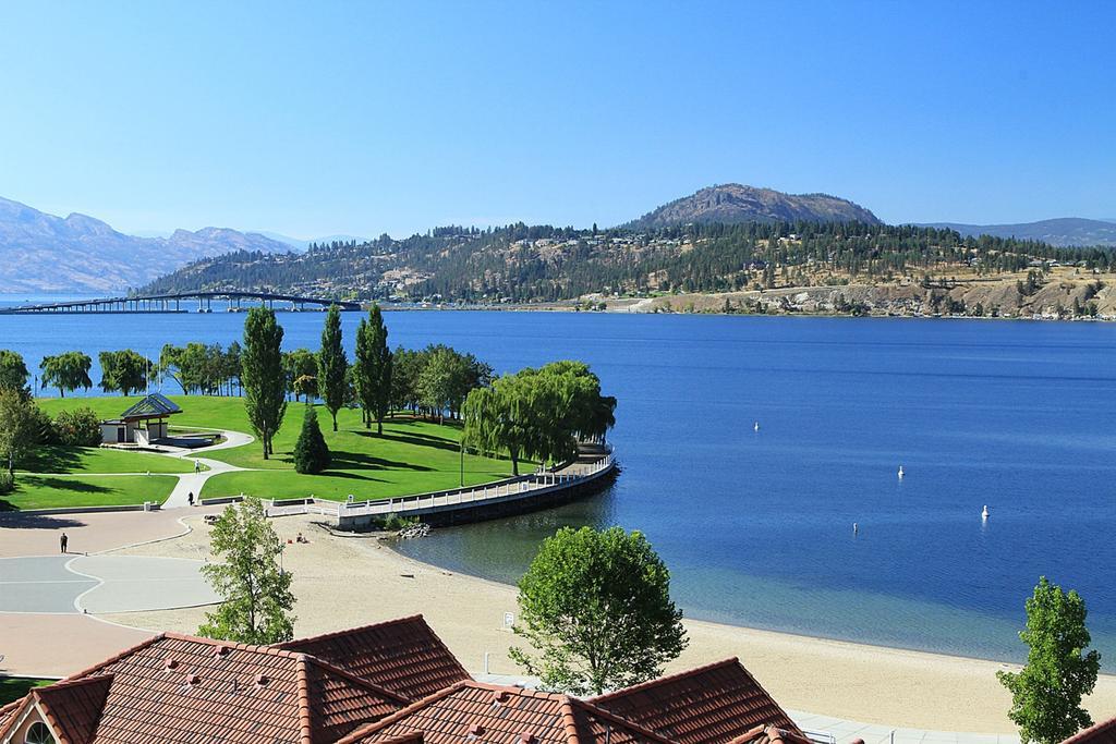 Sunset Waterfront Resort By Kelownacondorentals Екстер'єр фото