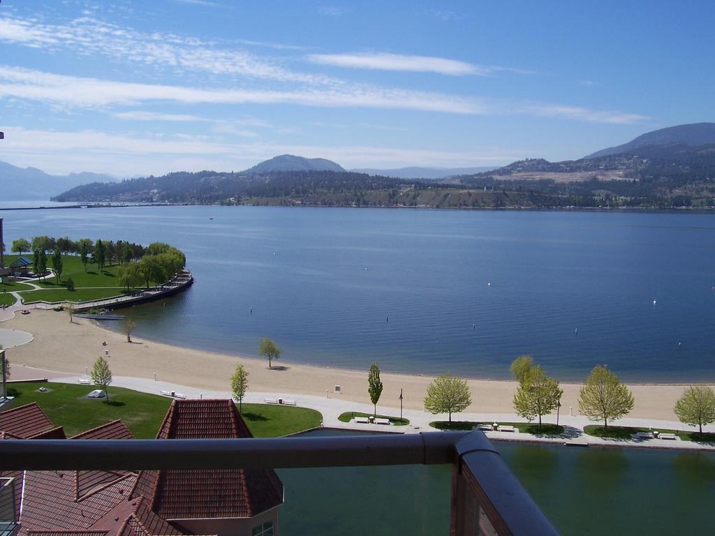 Sunset Waterfront Resort By Kelownacondorentals Номер фото
