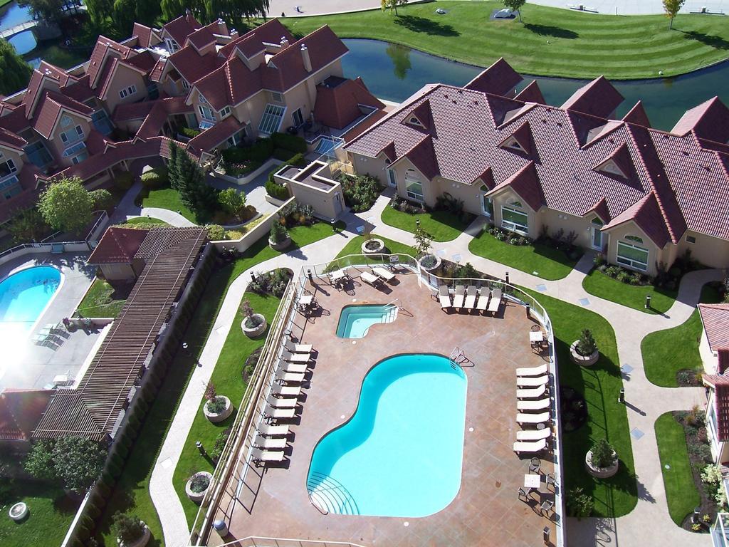 Sunset Waterfront Resort By Kelownacondorentals Екстер'єр фото