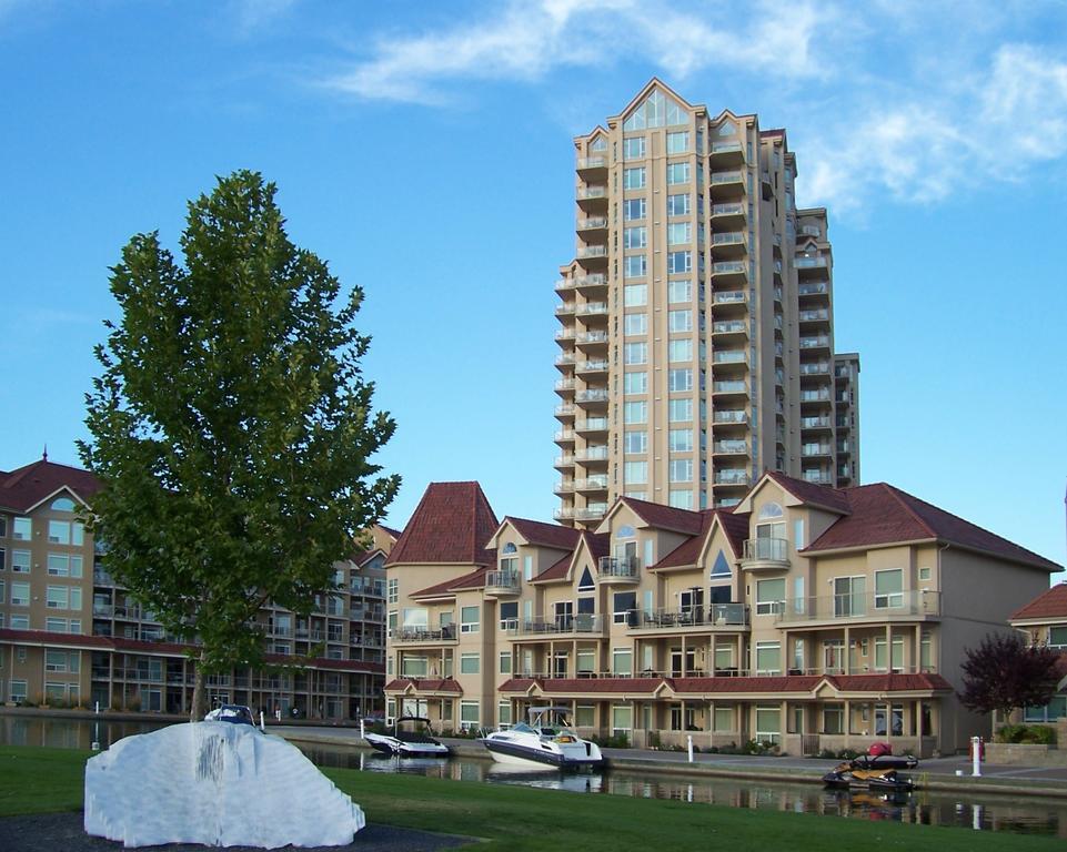 Sunset Waterfront Resort By Kelownacondorentals Екстер'єр фото