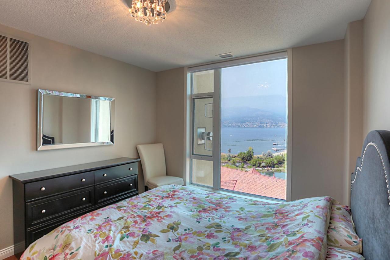 Sunset Waterfront Resort By Kelownacondorentals Екстер'єр фото